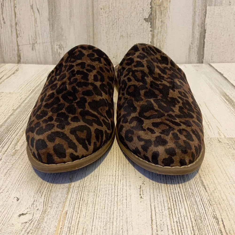 Universal Thread Women's Size 8.5 Slip On Faux Suede Mules Animal Print Shoes - Picture 2 of 9